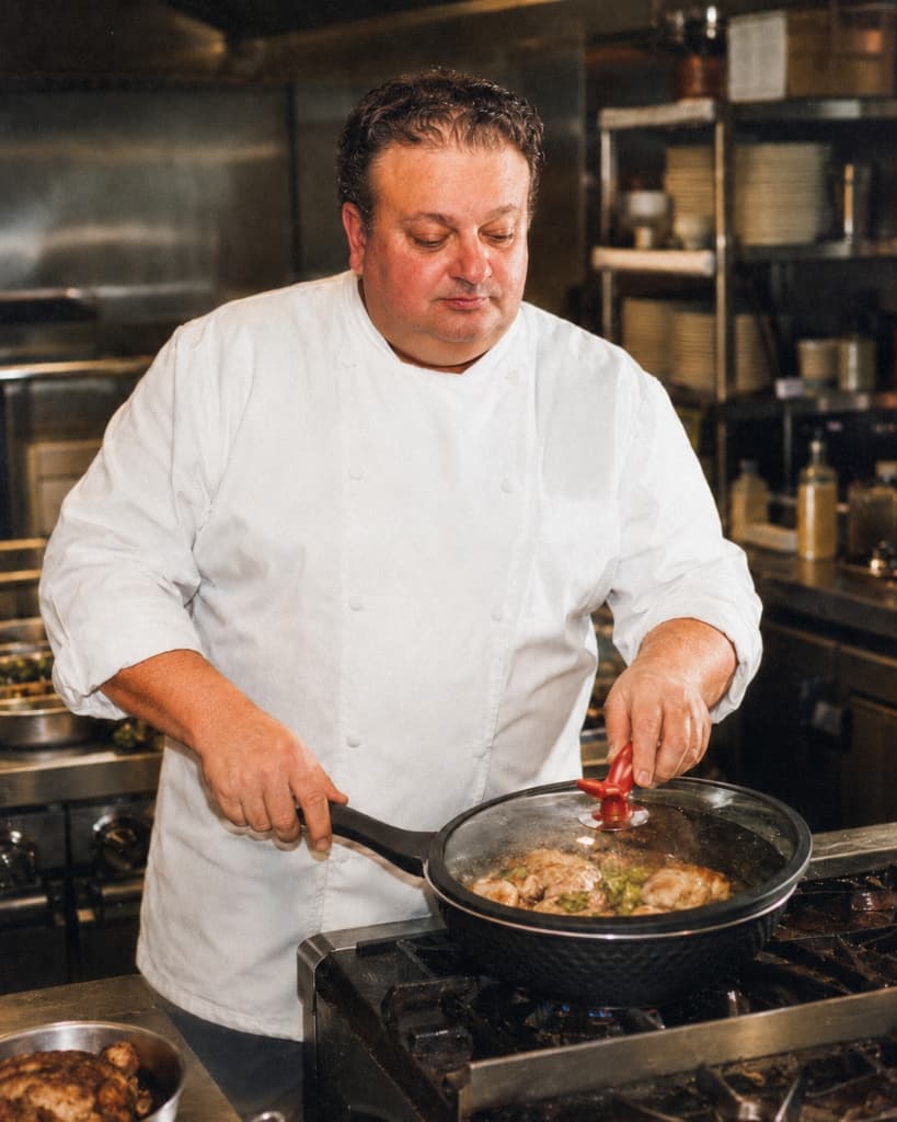 Chef Erick Jacquin cozinhando com a panela Moncoc Arezzo